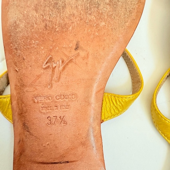 Giuseppe Zannoti Yellow Patent Leather Rhinestone Toe Ring Flat sandals EU 37.5 - Picture 9 of 9